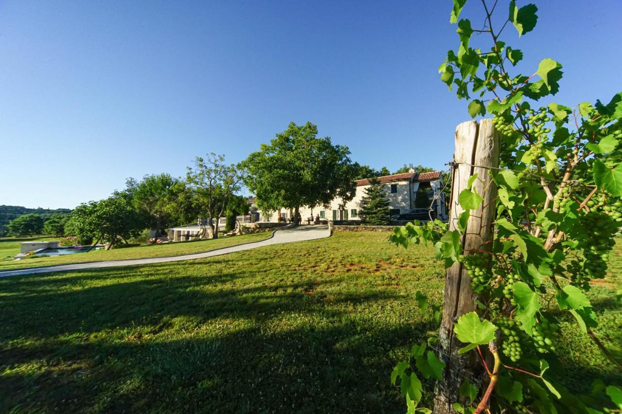 Stancija Ruseti Bed & Breakfast Oprtalj Bagian luar foto