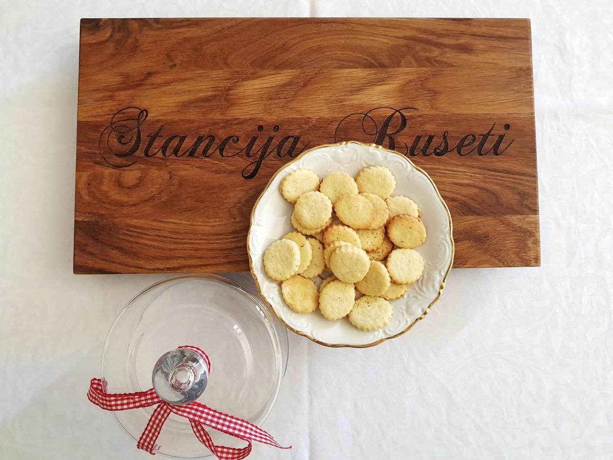Stancija Ruseti Bed & Breakfast Oprtalj Bagian luar foto