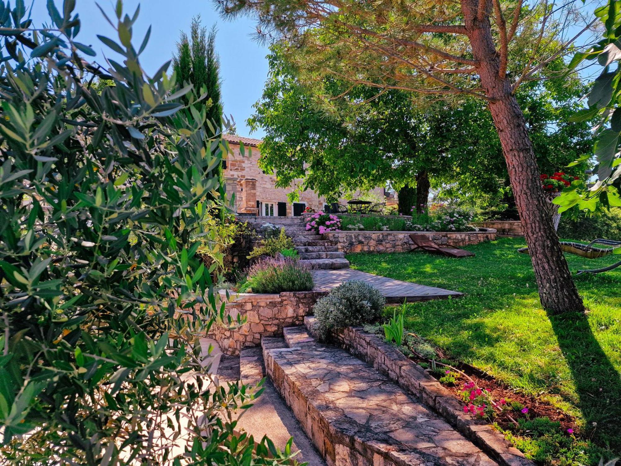 Stancija Ruseti Bed & Breakfast Oprtalj Bagian luar foto