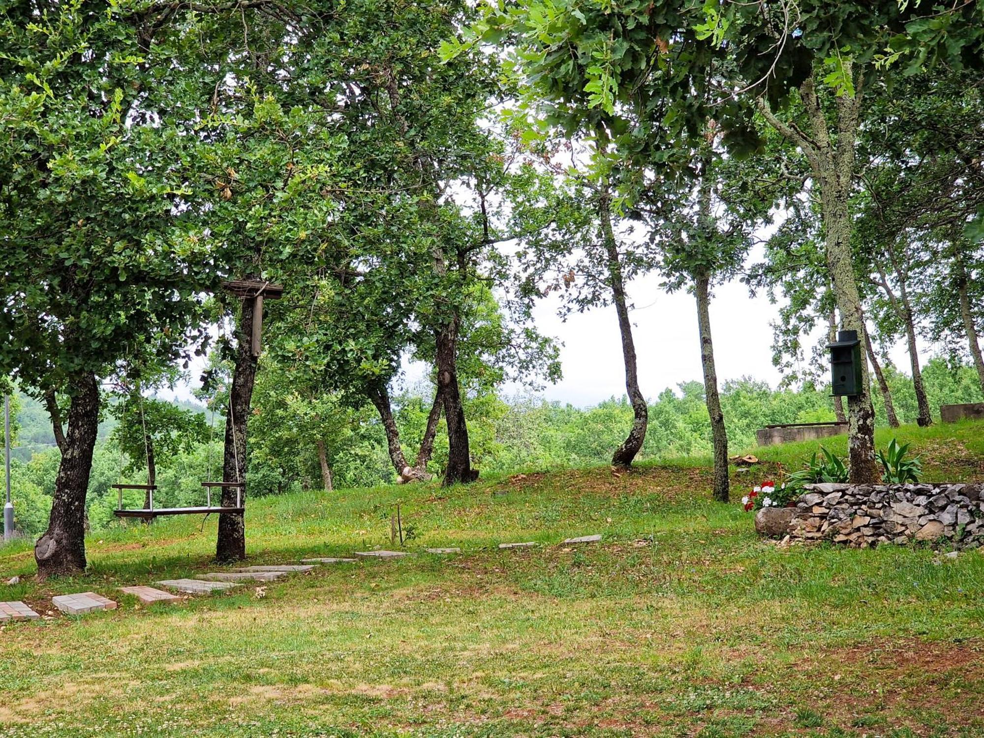 Stancija Ruseti Bed & Breakfast Oprtalj Bagian luar foto
