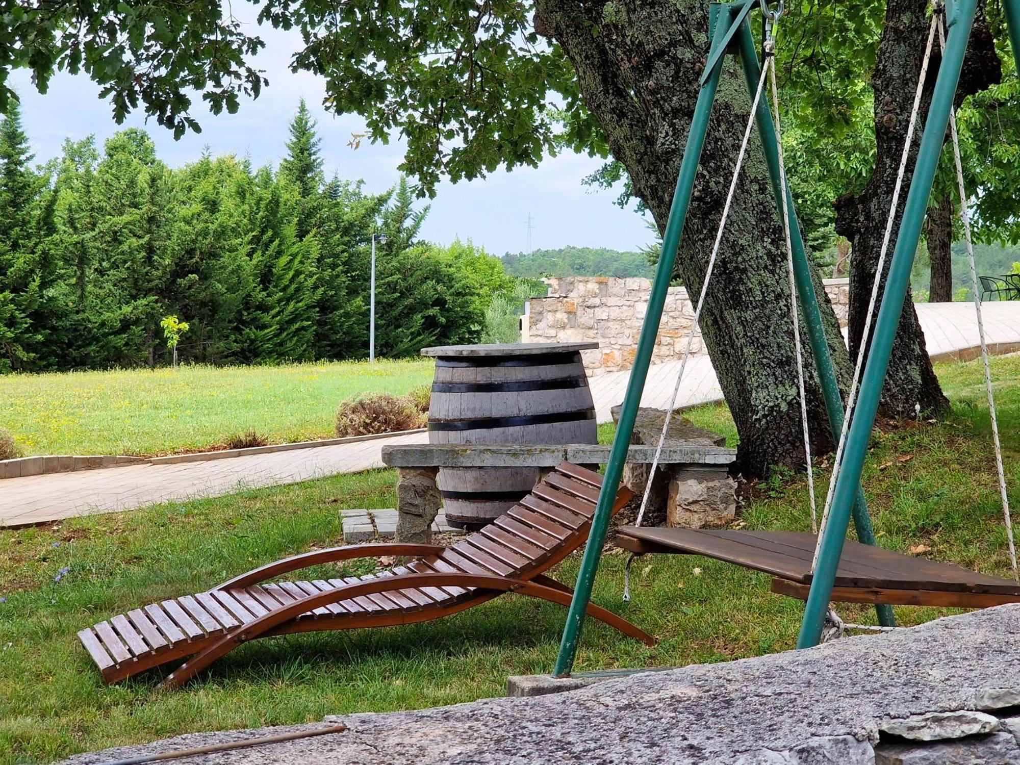 Stancija Ruseti Bed & Breakfast Oprtalj Bagian luar foto