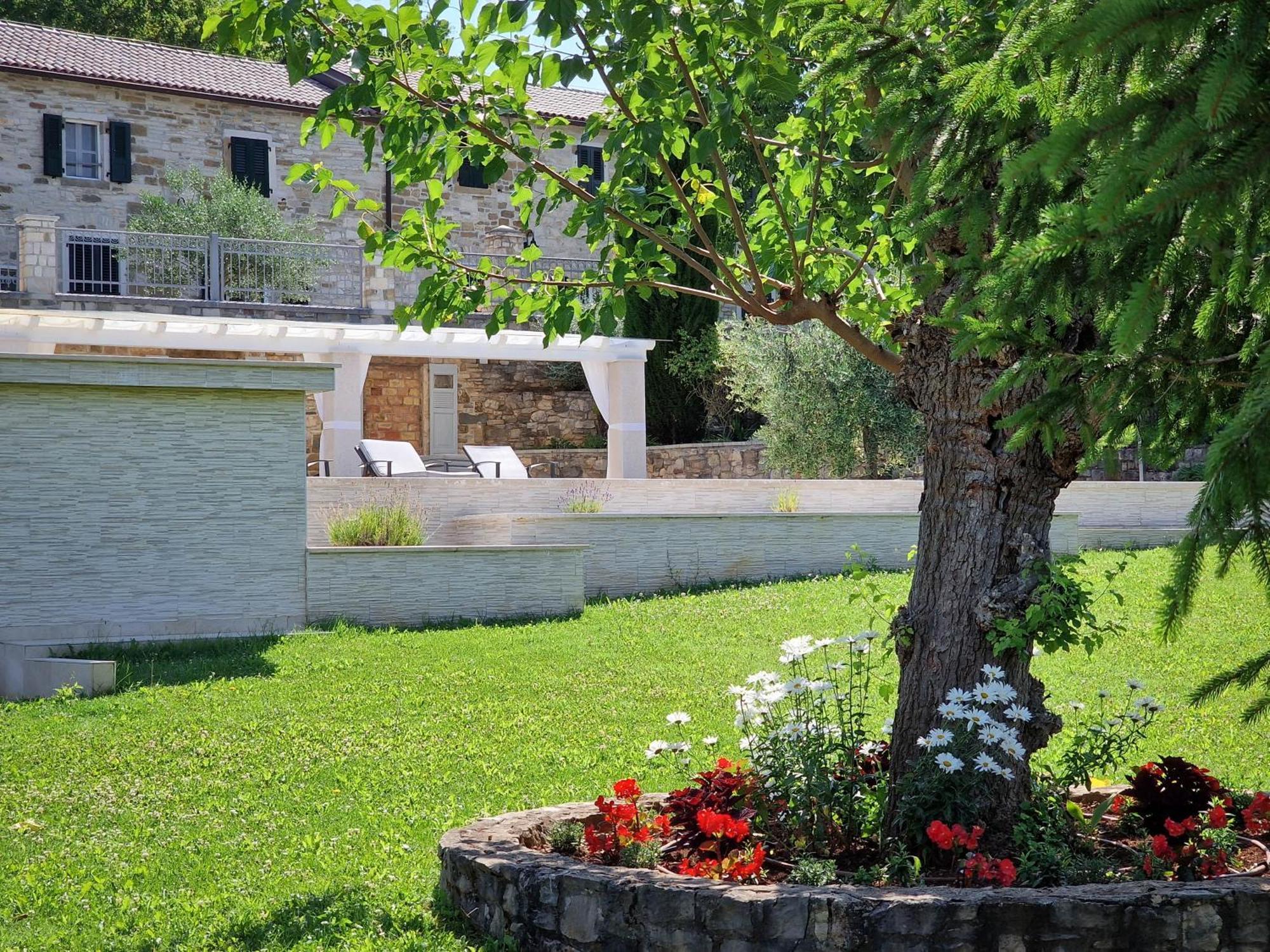 Stancija Ruseti Bed & Breakfast Oprtalj Bagian luar foto