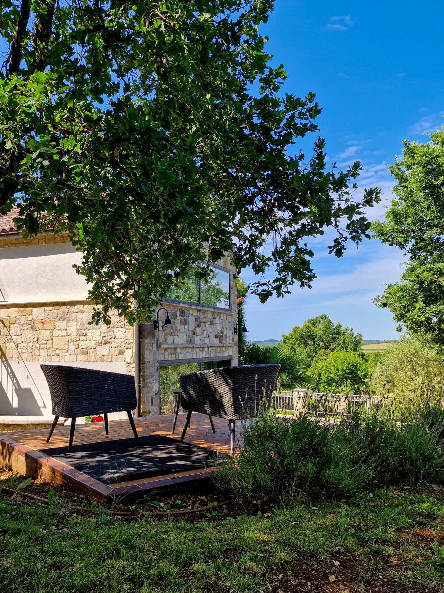 Stancija Ruseti Bed & Breakfast Oprtalj Bagian luar foto